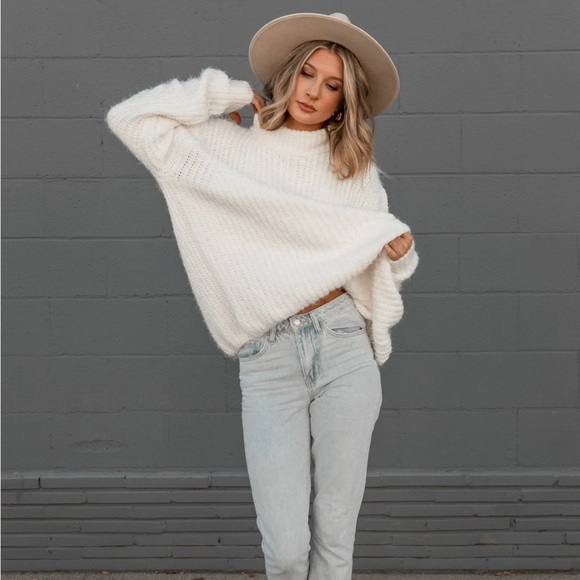 White oversized cable knit sweater - Picture 2 of 10